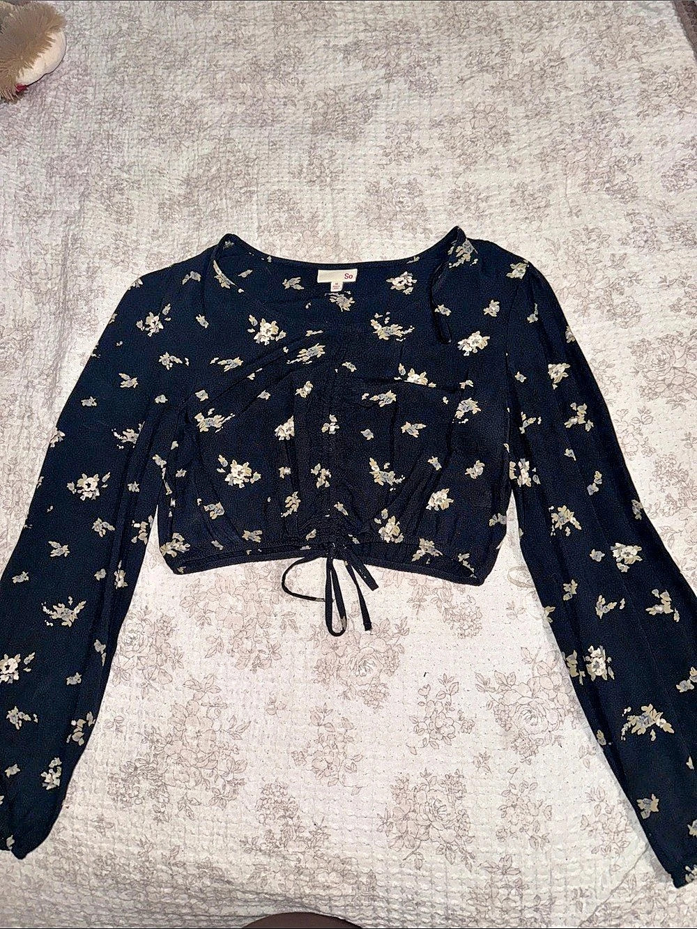 SO Floral Long Sleeve Crop Top Black & White Small Like New